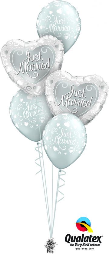 15816 18653 Just Married Hearts Classic